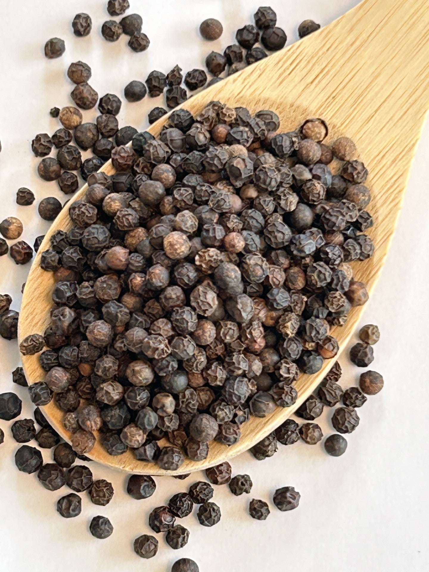 Ideal for chefs and foodies seeking unique flavors in BBQ, cooking, and gourmet gifts; perfect for seasoning meats, sauces, and high‑end culinary dishes with executive‑quality smoked black pepper.