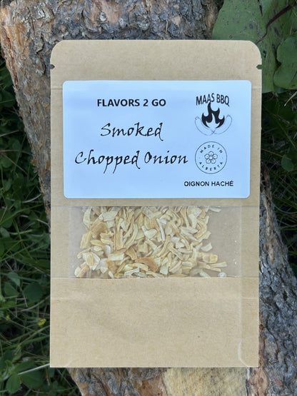 Maas BBQ Smoked Chopped Onion Flakes – Unique Travel‑Size Seasoning Pack for Camping Foodie Adventures, Perfect Gift for Chefs & Cooking Enthusiasts. Brown kraft packaging with a clear window showing smoked chopped onion flakes, labeled 'Maas BBQ Flavors 2 Go – Smoked Chopped Onion (Oignon Haché), Made in Alberta', a unique travel‑size seasoning pack ideal for camping foodie trips, chef cooking and gifting.