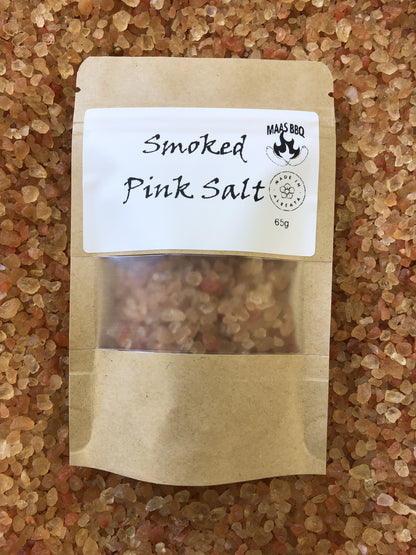 Maas BBQ Unique Gourmet Smoked Pink Salt – High‑End Alberta‑Made Finishing Salt for Chefs, Foodies & Executive Gifts. Maas BBQ Unique Smoked Pink Salt in a 65g kraft pouch, made in Alberta, Canada. This gourmet, high‑end finishing salt is perfect for chefs and foodies, adding unique smoky flavors to meats, vegetables, and culinary creations. An ideal gift for cooking enthusiasts.
